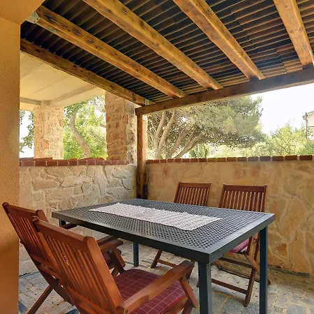 Apartament Nur 500 Meter Bis Zum Kieselstrand Mit Grossem Pool , Schlafzimmer, Bad, Kueche, Klima, Wlan Ližnjan