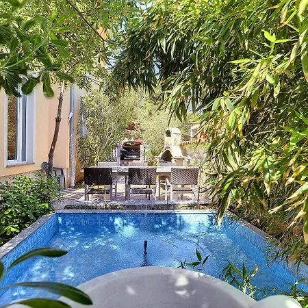 Apartament Nur 500 Meter Bis Zum Kieselstrand Mit Grossem Pool , Schlafzimmer, Bad, Kueche, Klima, Wlan